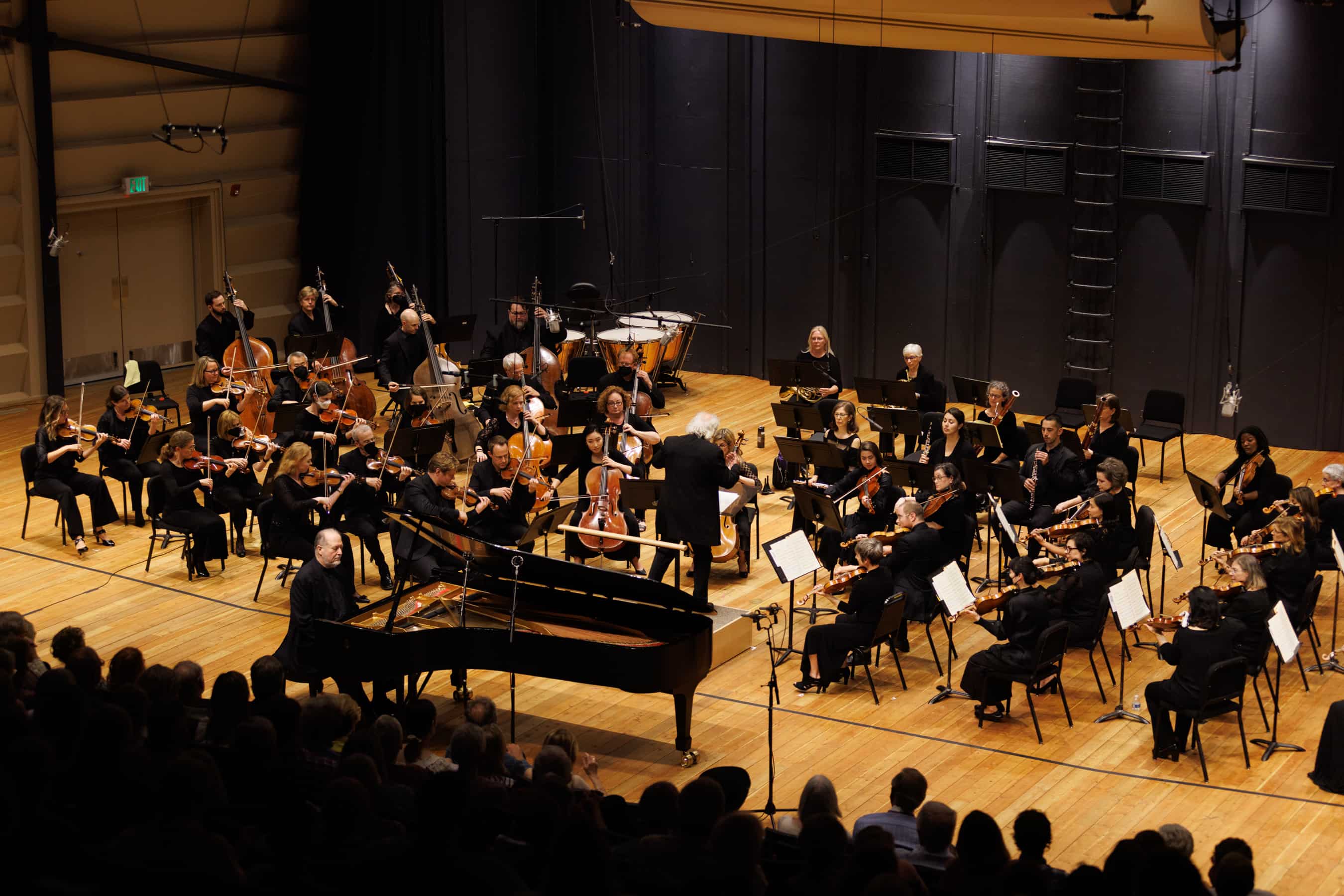 Garrick Ohlsson, Sir Donald Runnicles, and the Grand Teton Music Festival Orchestra in performance in July 2022