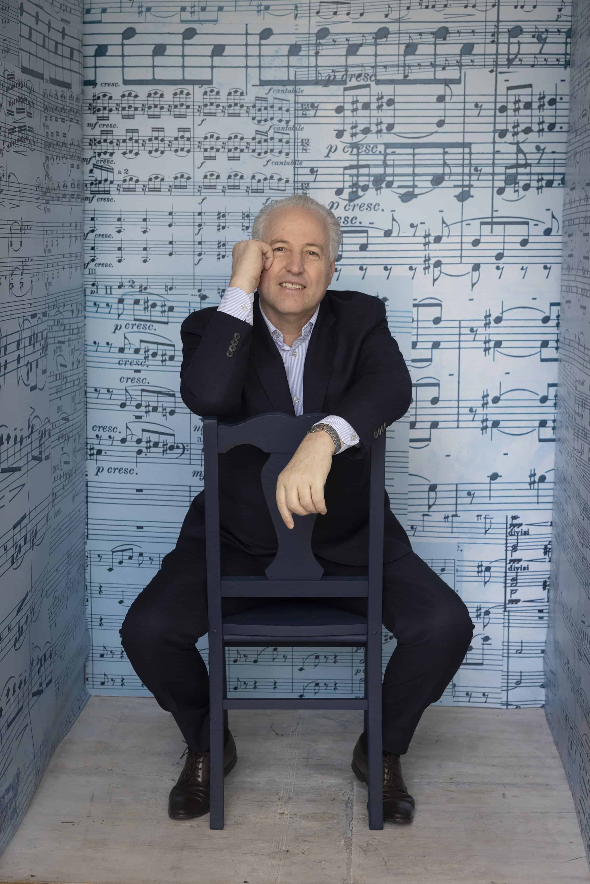 Manfred Honeck in Chair
